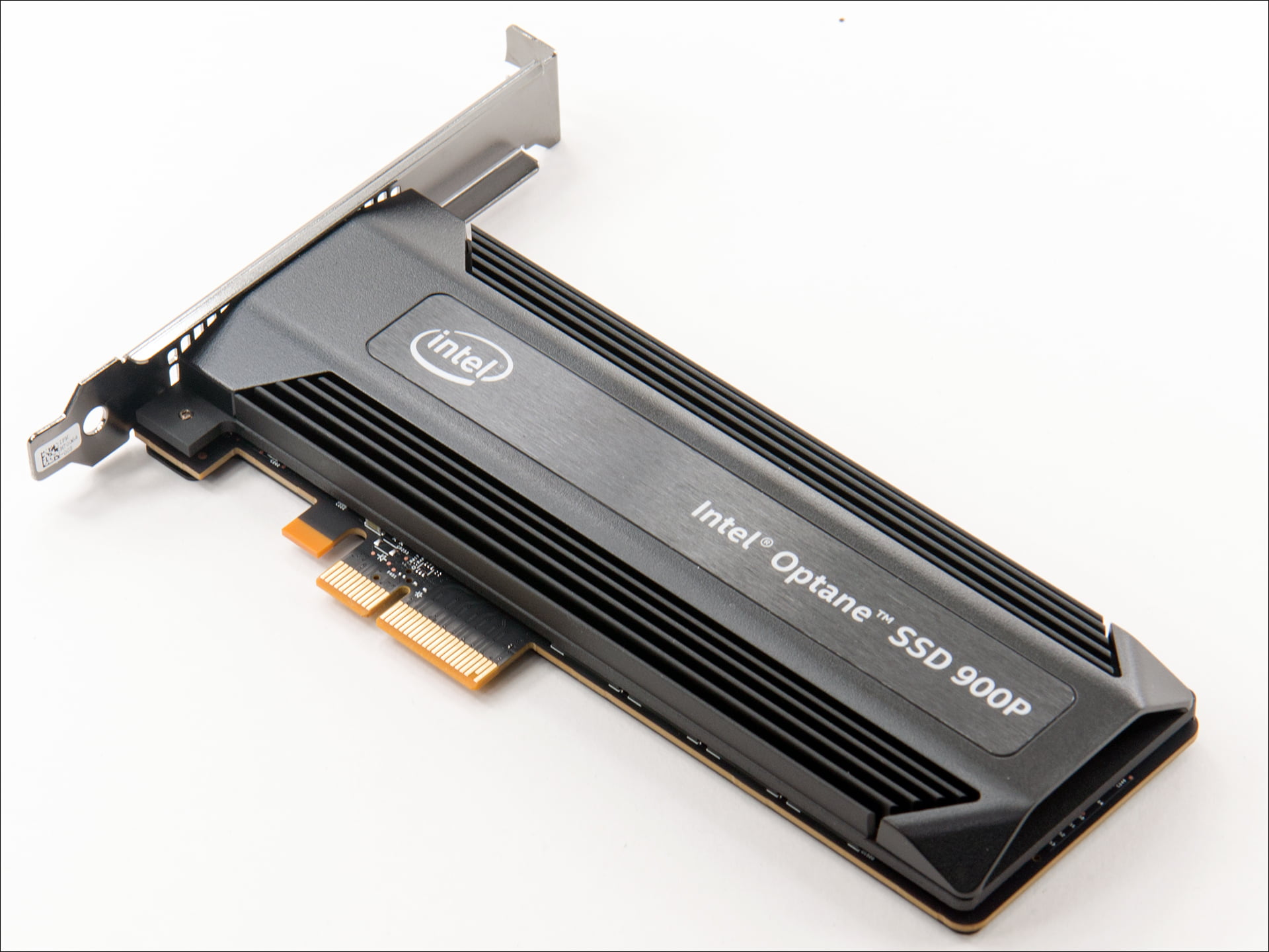 Intel Optane 900P: la SSD que vuela como RAM pero chupa pasta