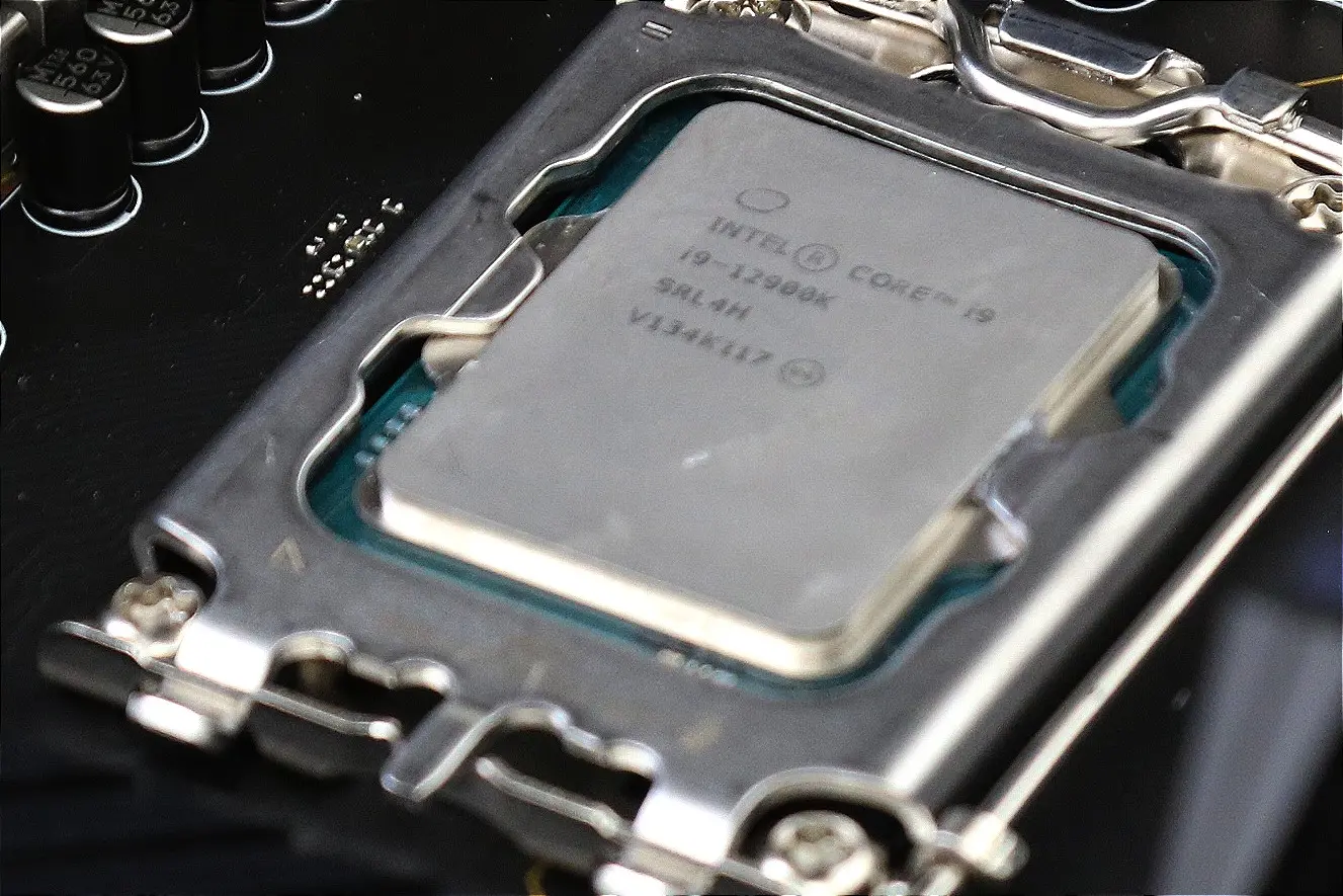 Intel dice adiós a una era: Los procesadores Alder Lake y Xeon Sapphire Rapids entran en su fase final