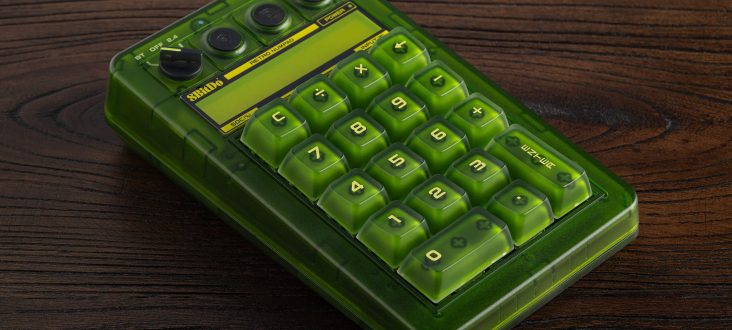 8BitDo saca numpad retro con look Xbox y calculadora propia